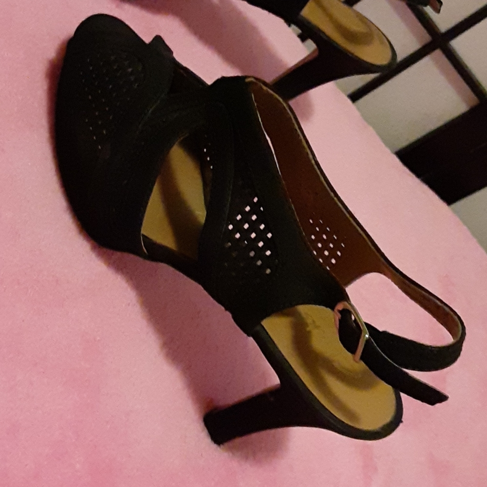 add on $20 Clark 7 1/2 black comfort - worn 1 time only